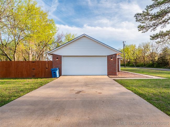 3404 N Birch St, House other with 3 bedrooms, 2 bathrooms and null parking in McAlester OK | Image 4