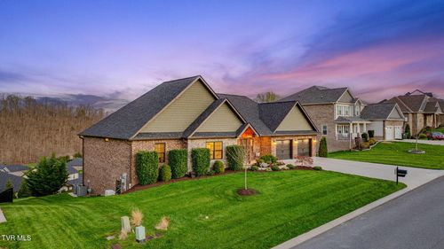 1195 Panoramic Vis, Johnson City, TN, 37615-5038 | Card Image
