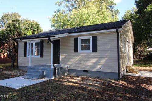 318 W Harnett St, Benson, NC, 27504-1638 | Card Image