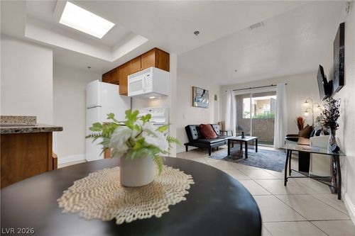 1095-4200 S Valley View Boulevard, Las Vegas, NV, 89103 | Card Image