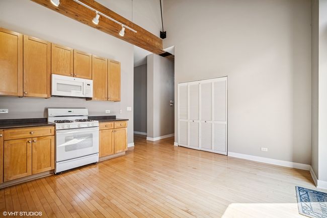 APT-211 - 242 Leonard Wood S, Condo with 2 bedrooms, 1 bathrooms and 1 parking in Highland Park IL | Image 9