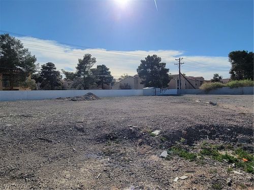 3993 Mojado Ct, Las Vegas, NV, 89121-7417 | Card Image