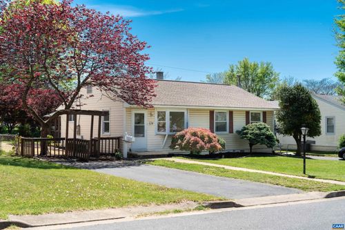 124 James Ave, WAYNESBORO, VA, 22980-3725 | Card Image