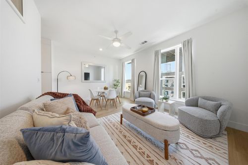 615-1701 Simond Ave, Austin, TX, 78723-4782 | Card Image