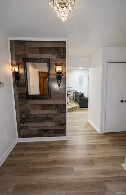 25880 Cherry Hill Rd, Dearborn Heights, MI, 48127-3743 | Card Image