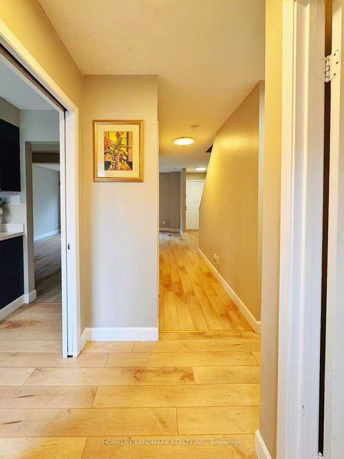 45-550 2nd St, London, ON, N5V3S3 | Card Image