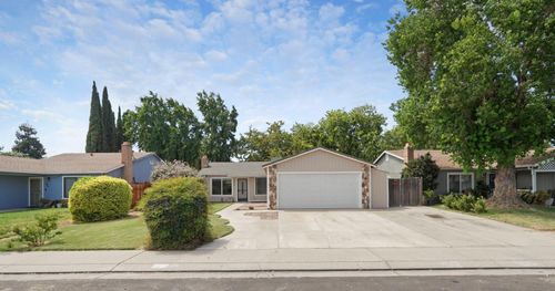 233 S Roxie Dr, Ripon, CA, 95366-2841 | Card Image