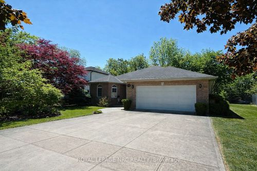 18 Harmony Dr, Niagara on the Lake, ON, L0S1J0 | Card Image