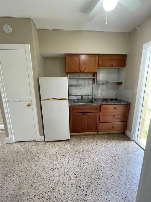 apt-2-940 Sw 4th Ave, Miami, FL, 33130-3940 | Card Image