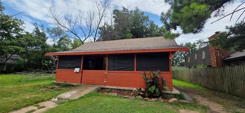 817 W Moses St, Cushing, OK, 74023-3131 | Card Image