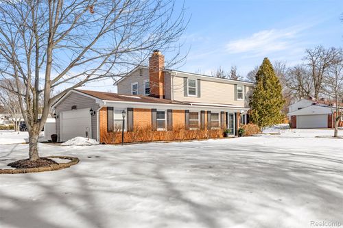 32374 Farmersville Rd, Farmington Hills, MI, 48334-3525 | Card Image