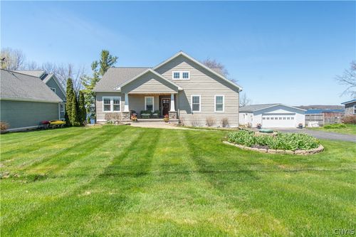 21011 Storrs Rd, Sackets Harbor, NY, 13685-3172 | Card Image