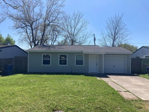 2627 32nd Ave N, Texas City, TX, 77590-3830 | Card Image