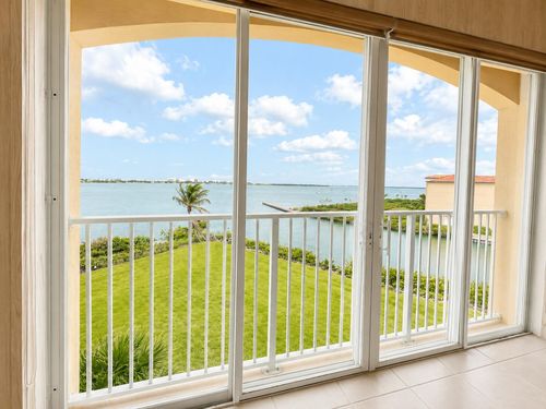 ph-4-4 Harbour Isle Dr E, Fort Pierce, FL, 34949-2756 | Card Image