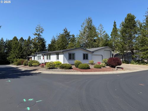 613 Glenbrook Cir, Florence, OR, 97439-8211 | Card Image