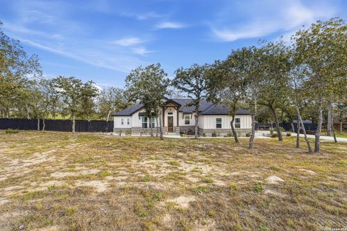 1196 County Road 319, La Vernia, TX, 78121-5699 | Card Image