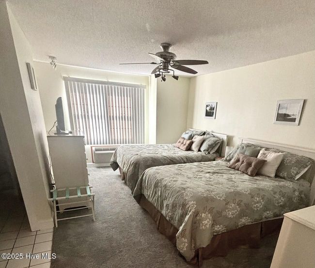 2nd Bedroom w/ 2 Queens_2 | Image 15