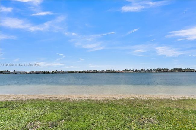 12350 Nw 7 Th Trl, House other with 3 bedrooms, 2 bathrooms and null parking in Miami FL | Image 36