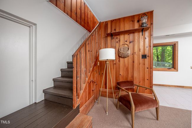 Interior Access to Lower Level | Image 28