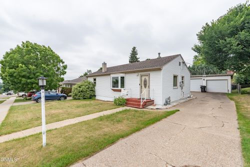 2128 E Avenue E, Bismarck, ND, 58501-4866 | Card Image