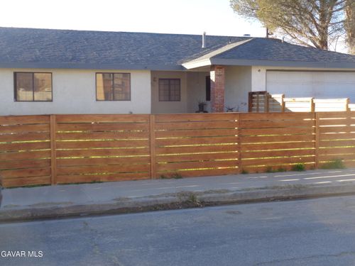 2825 28th St W, Rosamond, CA, 93560-6467 | Card Image