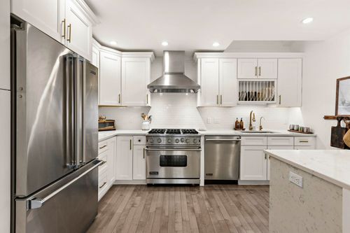214 8th St, Hoboken, NJ, 07030-4141 | Card Image