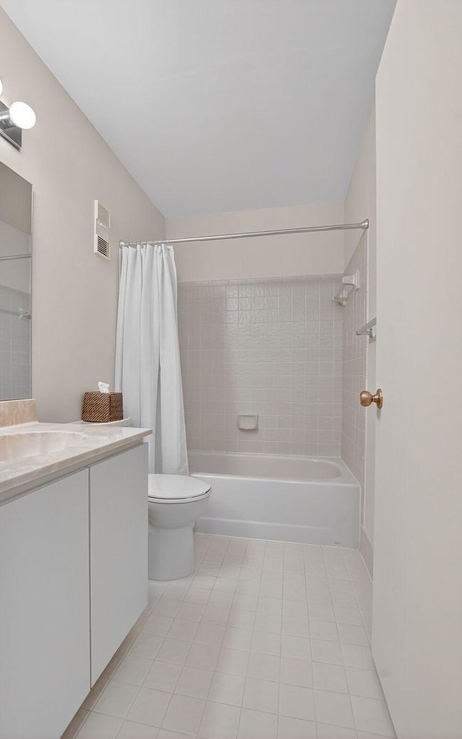 8129 Springtree Rd, Condo with 2 bedrooms, 2 bathrooms and null parking in Boca Raton FL | Image 28