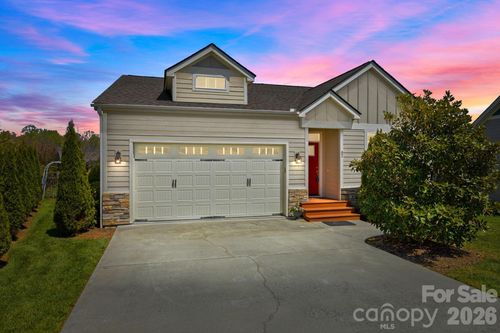 82 Blacksmith Run Dr, Hendersonville, NC, 28792-3230 | Card Image