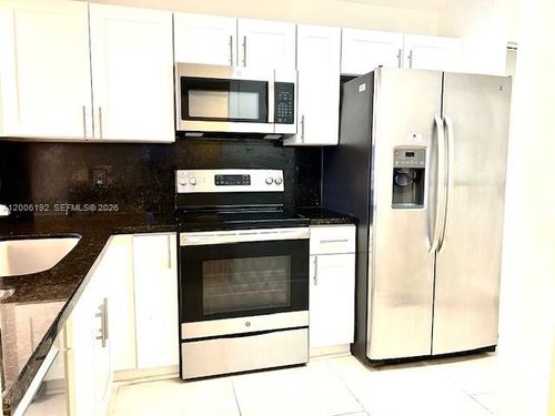 4-101-871 Ne 207th Ter, Miami, FL, 33179-1975 | Card Image