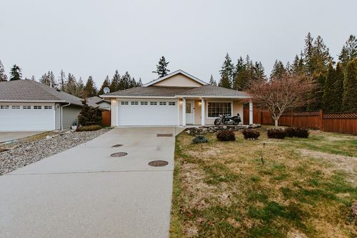 5744 Emily Way, Sechelt, BC, V7Z0N5 | Card Image