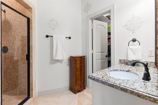 The en-suite bathroom & walk-in closet for Bedroom #4.... | Image 40