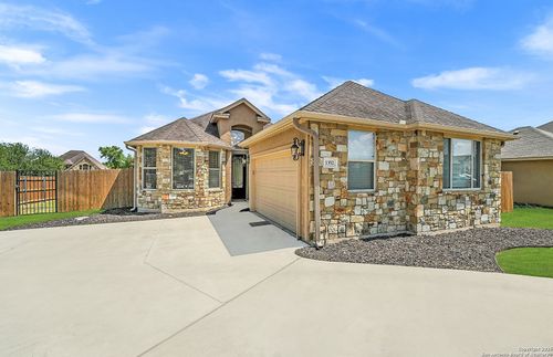 1352 Lauren St, New Braunfels, TX, 78130-3399 | Card Image