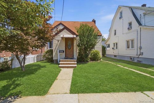 243-11 134th Avenue, New York, NY, 11422 | Card Image