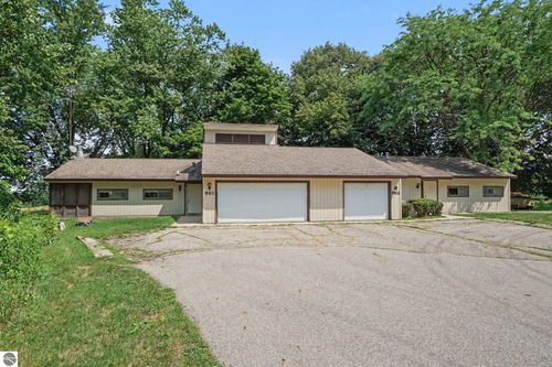 981 Meadowbrook Dr, Mt Pleasant, MI, 48858-9595 | Card Image