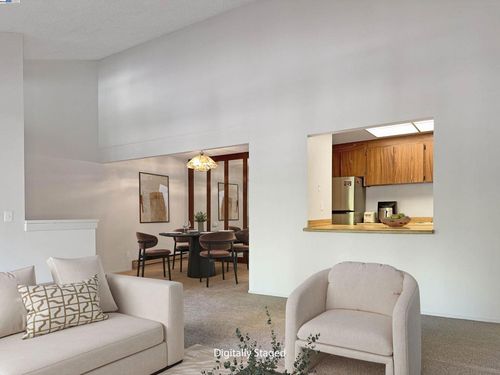 38611 Country Cmn, Fremont, CA, 94536-6212 | Card Image