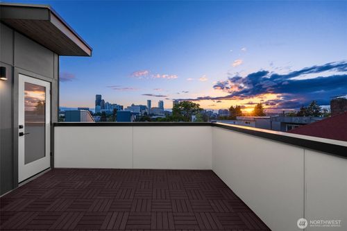 821 B 17th Avenue, Seattle, WA, 98144 | Card Image