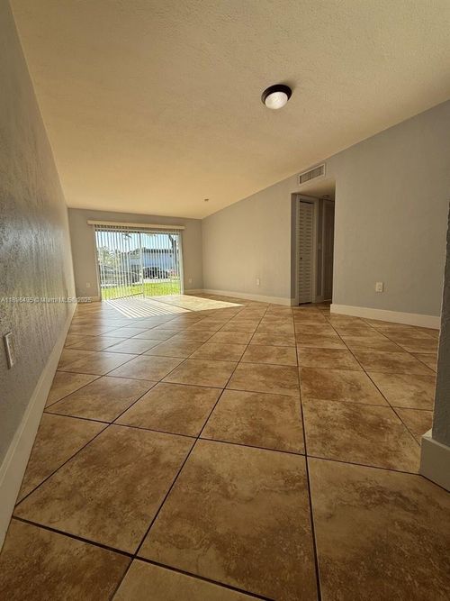apt-j114-7600 Sw 82nd St, Miami, FL, 33143-7396 | Card Image