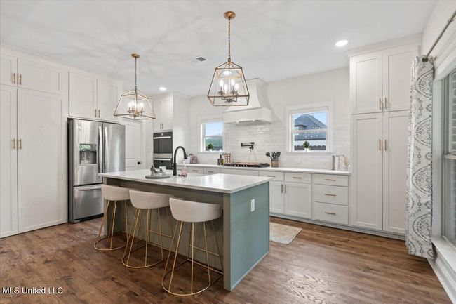 Functional with eat in kitchen island | Image 6