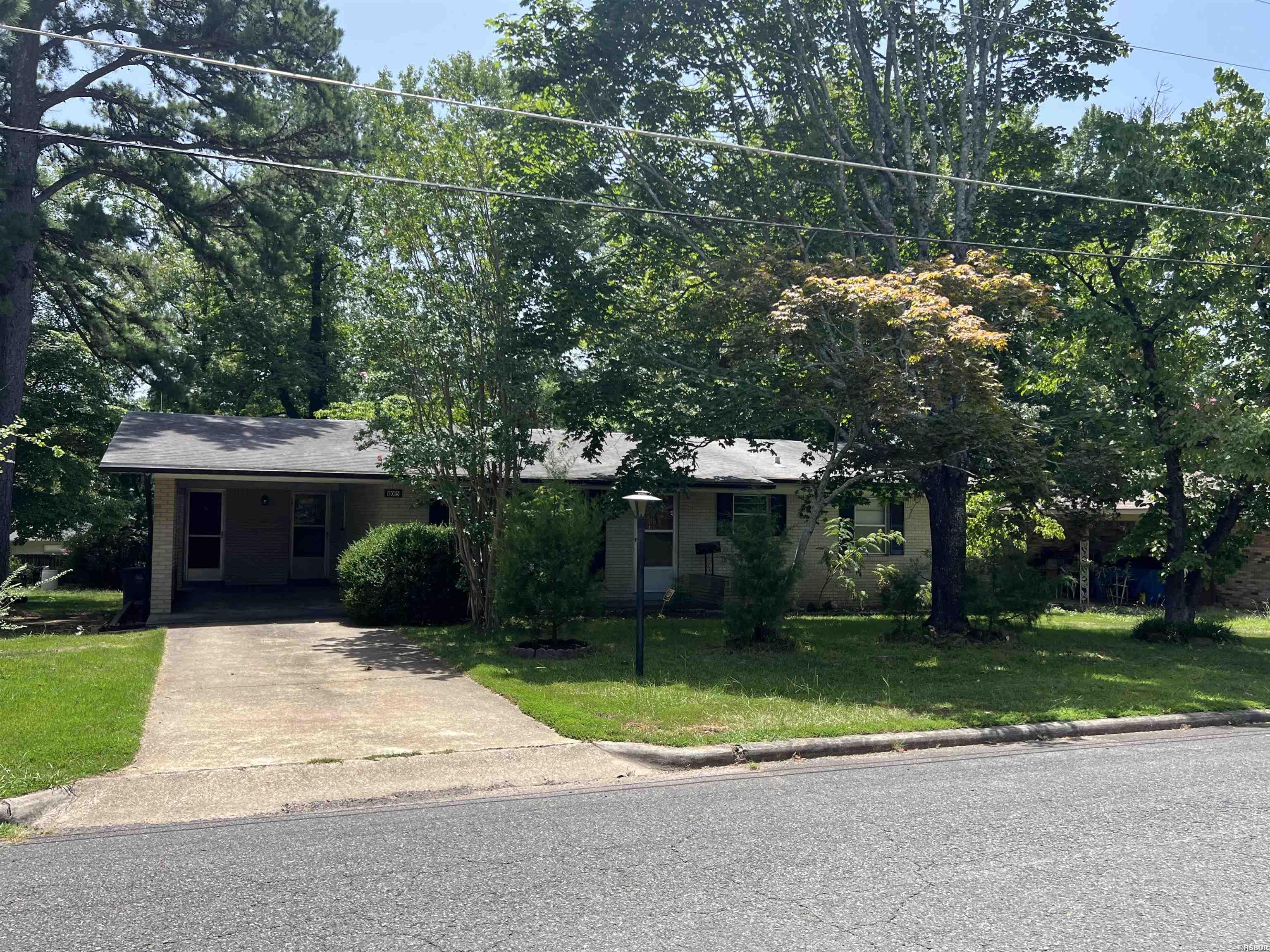 Camellia St, Hot Springs, AR 71913