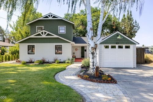 637 Nw Canyon Dr, Redmond, OR, 97756-1538 | Card Image