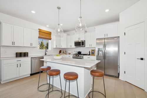 20326 Gadget Cir, Lakeville, MN, 55044 | Card Image