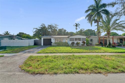 2015 N 58th Ave, Hollywood, FL, 33021-3832 | Card Image