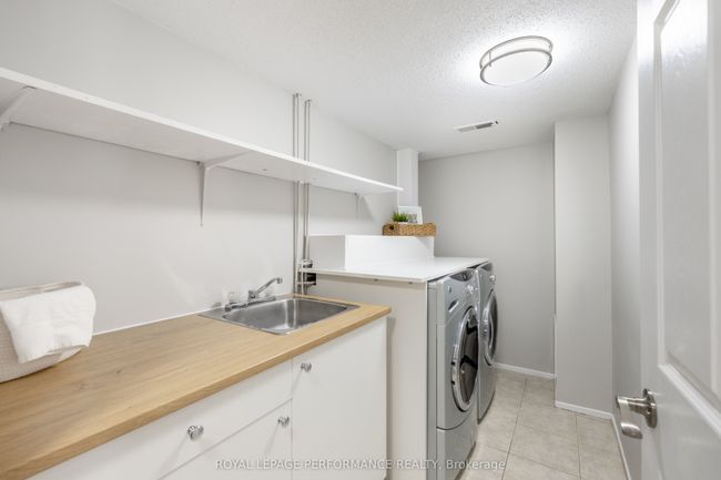 6917 Du Bois Ave, Condo with 3 bedrooms, 3 bathrooms and 2 parking in Orleans ON | Image 6