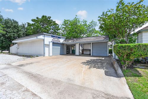 207 Hood St, Cedar Hill, TX, 75104-2044 | Card Image