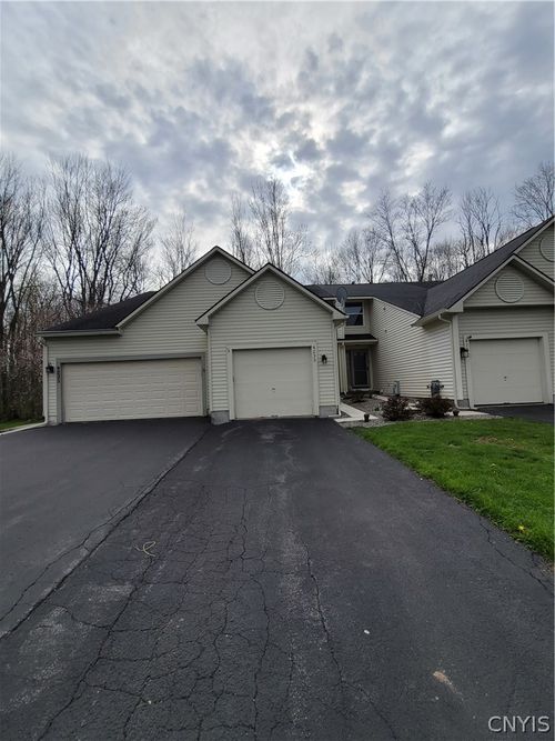 4233 Anguilla Dr, Liverpool, NY, 13090-1066 | Card Image