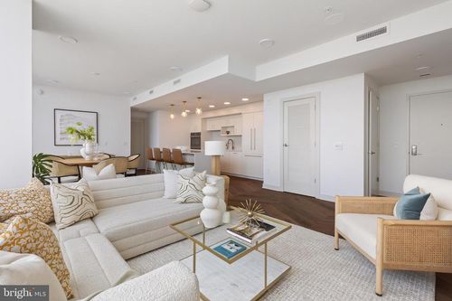 apt-2005-2055 15th St N, ARLINGTON, VA, 22201-6443 | Card Image