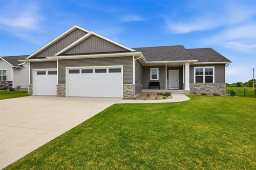 425 Dutch Dr, Robins, IA, 52328-8601 | Card Image