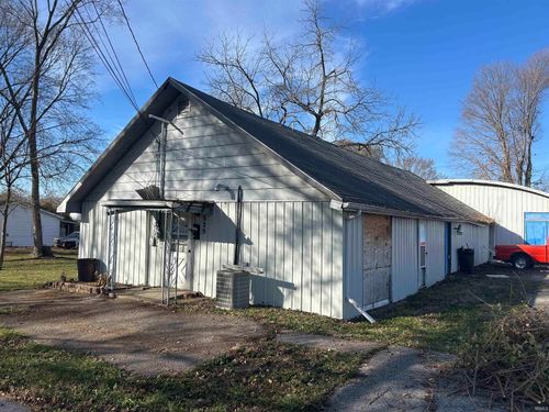 325 E Christy St, Marion, IN, 46952-2136 | Card Image