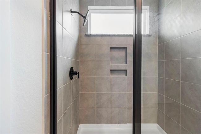 Primary Bathroom | Image 28