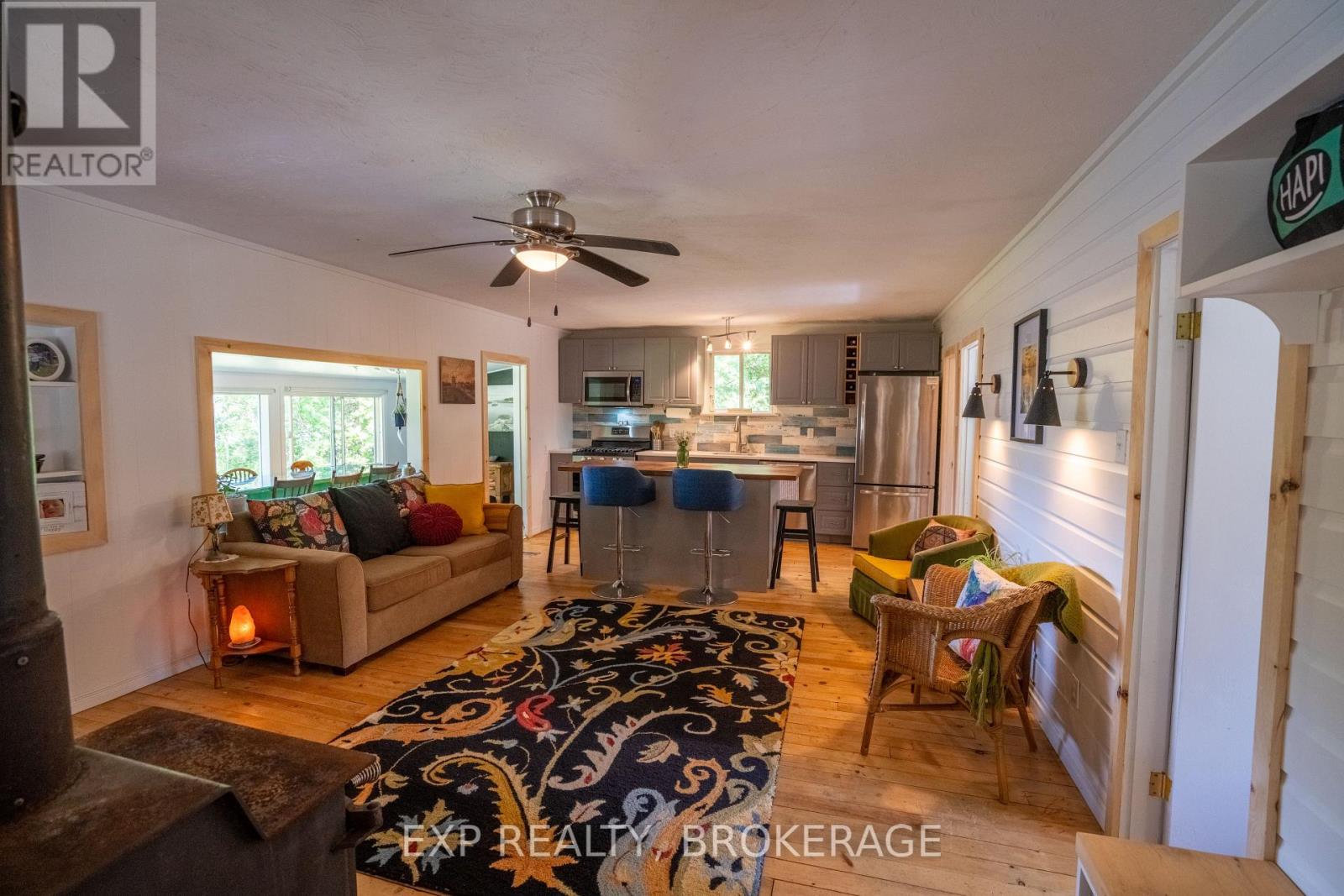 Residential in Frontenac (Frontenac North) 4